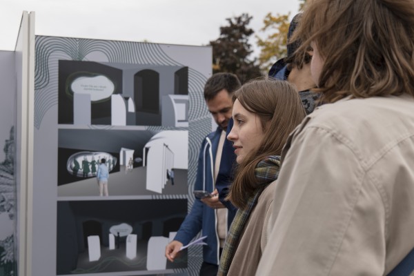 Vernisáž výstavy - fotografie pořízené studenty Střední školy designu a módy, Prostějov