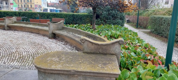 Oprava památníku manželů Vojáčkových