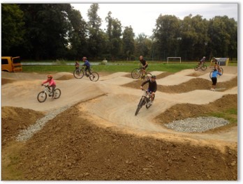 Pumptrack s balanční zónu a zelení