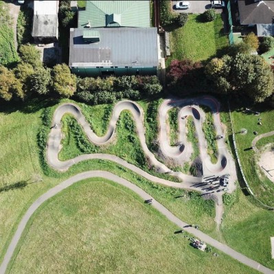 Pumptrack s balanční zónu a zelení