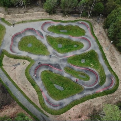 Pumptrack s balanční zónu a zelení