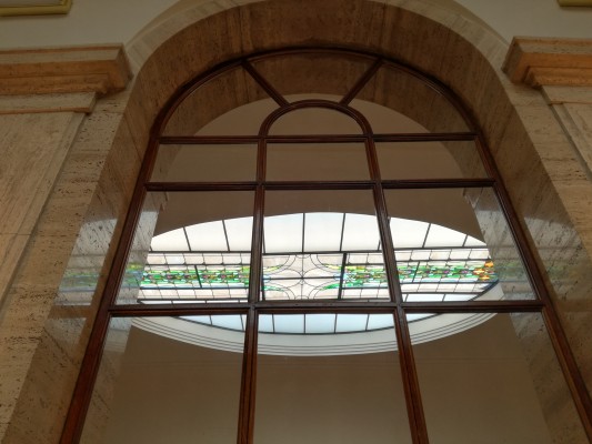 vitráž ve vestibulu