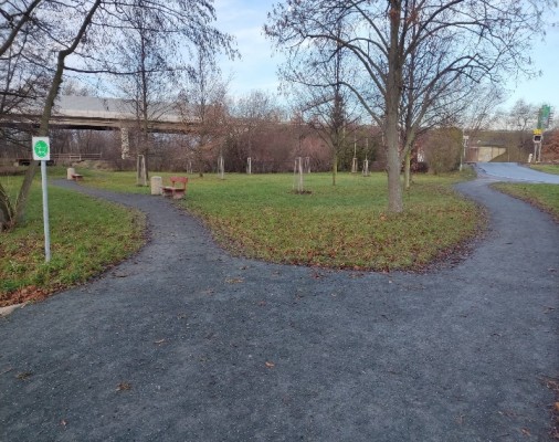 Oplocení psí loučky u Pivovarského rybníčku ve Vrahovicích