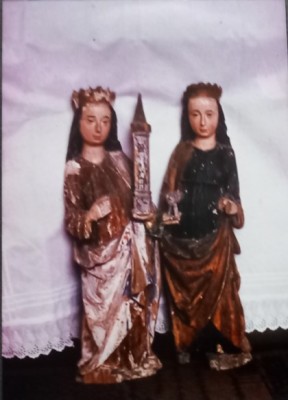 Sv. Kateřina a Barbora - ukradené sochy