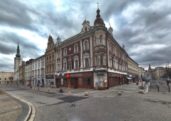 Dům U Rocha (rohový dům před radnicí)