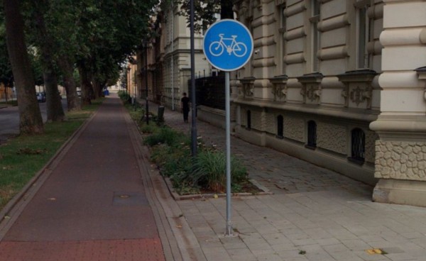 Příprava rekonstrukce chodníku a realizace jeho části v ulici Rejskova