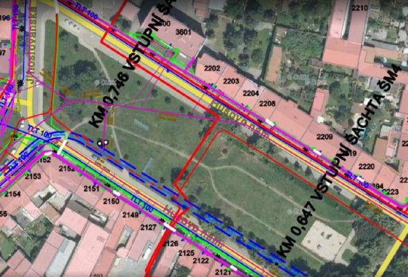 Husovo náměstí a existence inženýrských sítí