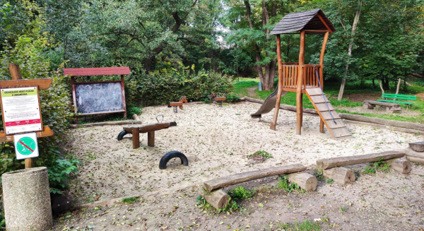 stávající dětské hřiště v blízkosti občerstvení