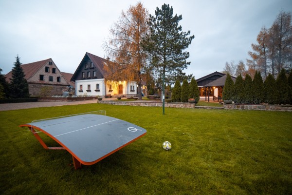Venkovní stoly na stolní tenis a teqball