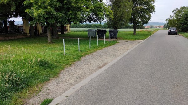 prostor před hřbitovem v Krasicích