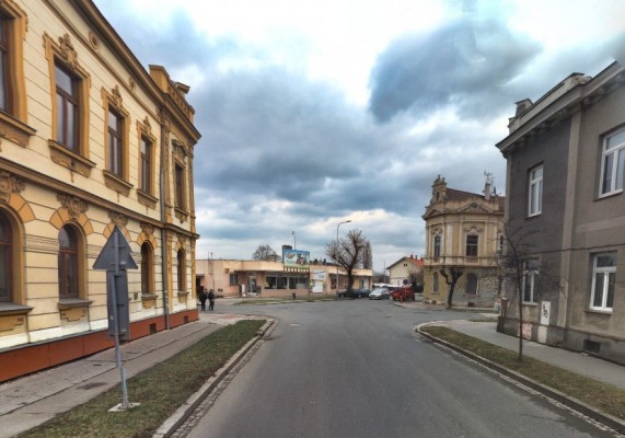 pohled na křižovatku od ul. Kostelecká
