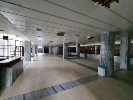 Stávající vstupní hala v 1.NP