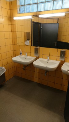 Umývárka na dámském WC