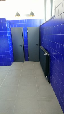 Vstupní chodbička na pánských toaletách