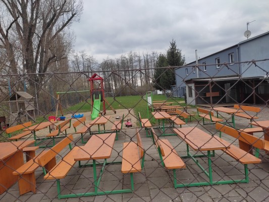 Nové hřiště může být situované za občerstvením