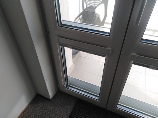 listopad 2022 - detail řešení žaluzií na nových oknech