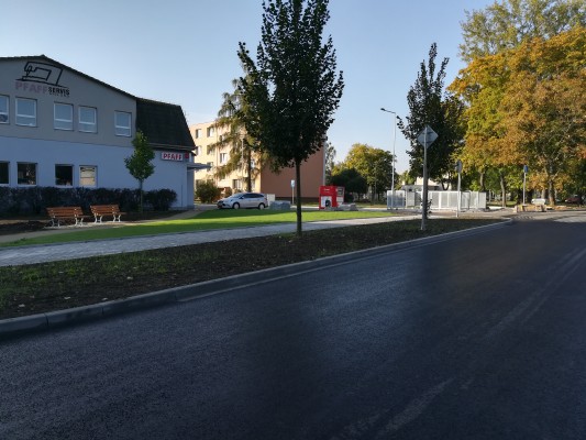 Říjen 2021 - nový povrch komunikace B. Šmerala