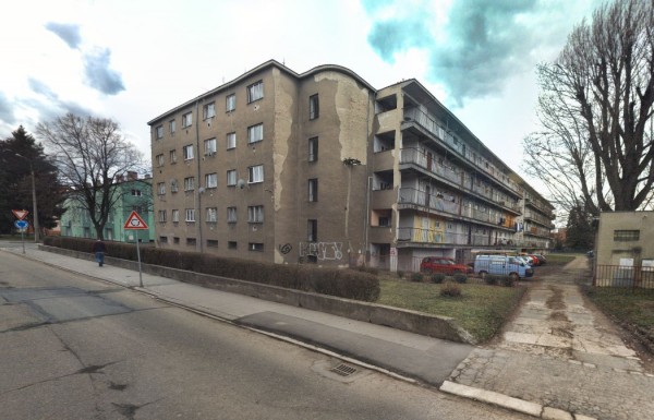 Pohled z ulice Jezdecká na východní část