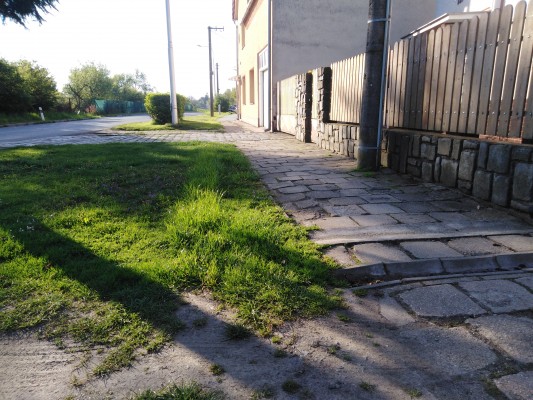 Chodník k rekonstrukci v rámci 2. etapy