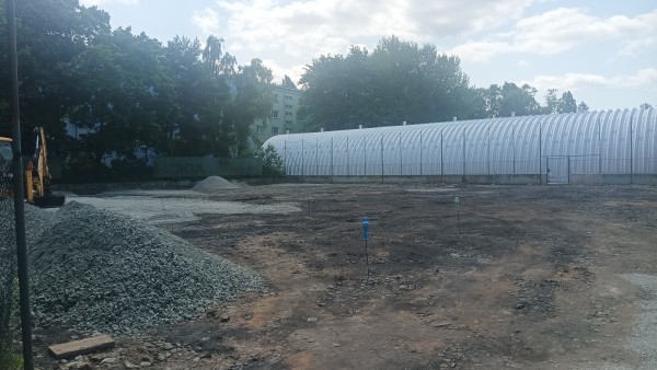 rekonstrukce bývalého antukového hřiště - druhá dekáda června 2025