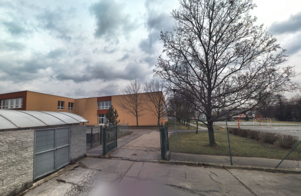 Pohled na tělocvičny ze západní strany