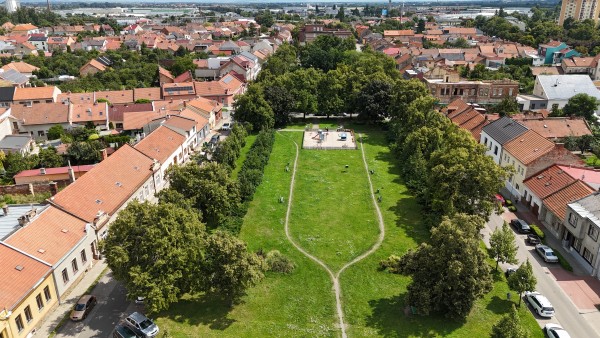 Revitalizace Husova náměstí