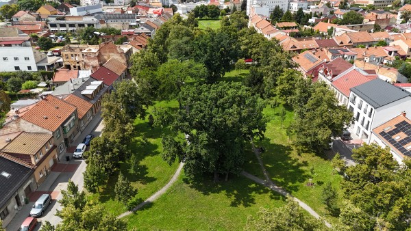 Revitalizace Husova náměstí