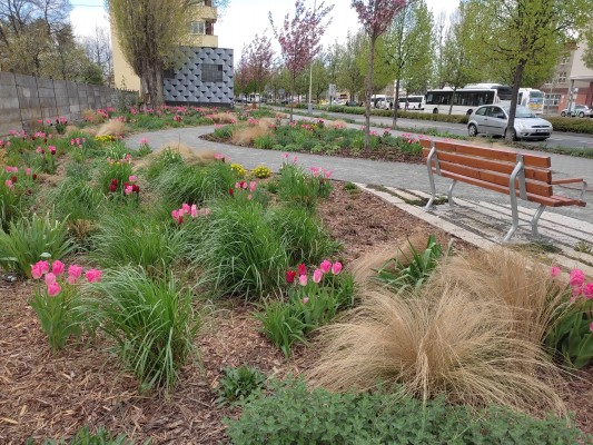 duben 2023 - jaro v prostoru přednádraží