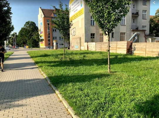 plocha podél Janáčkovy ulice