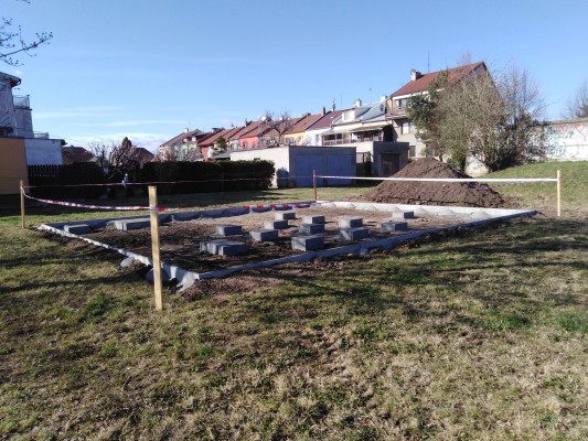 začátek dubna 2022