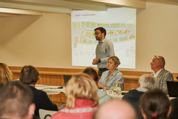 Foto z průběhu veřejného projednání - 9.5.2023