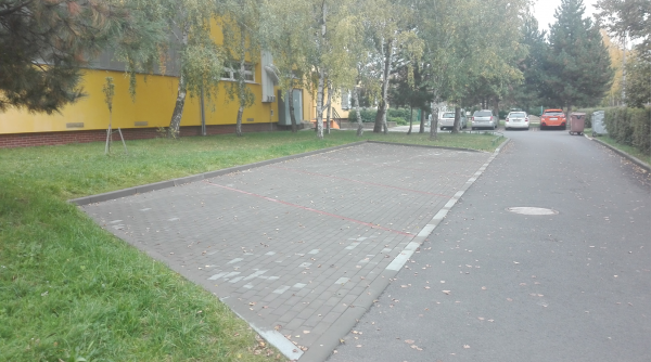 ZŠ a MŠ Melantrichova - nová parkovací místa u tělocvičny