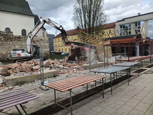 začátek dubna 2024