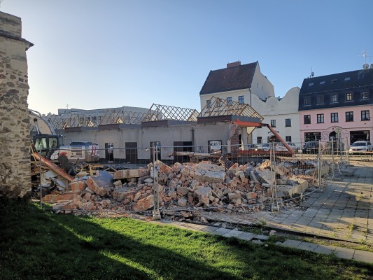 začátek dubna 2024