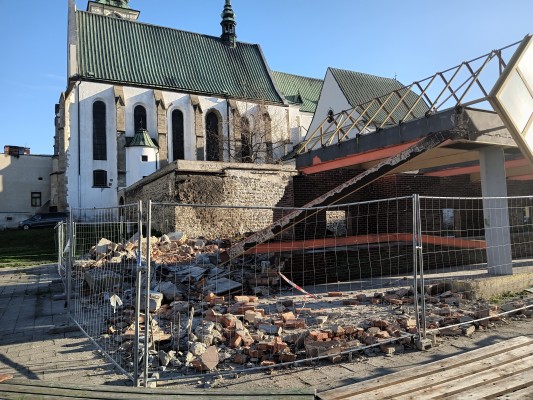 začátek dubna 2024