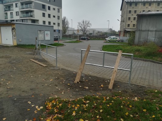 říjen 2022 - dokončení zábradlí