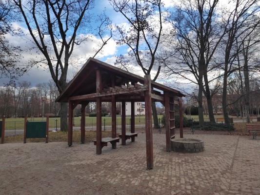 Pergola a betonová skruž - určeno k odstranění