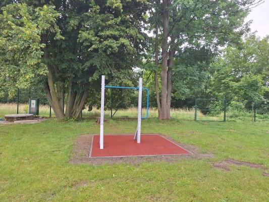 nový workoutový prvek na koupališti