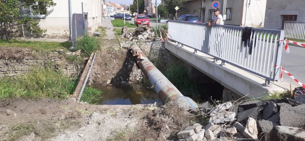 září 2022 - odstranění stávající lávky