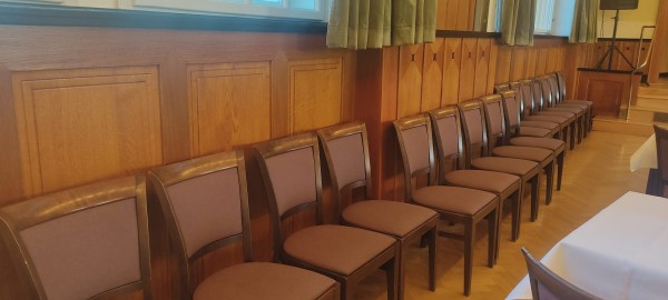 Finální podoba obložení přednáškového sálu