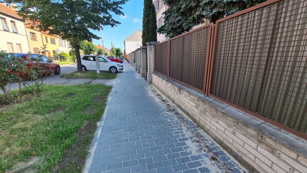 Opravený chodník na části ul. Lidická
