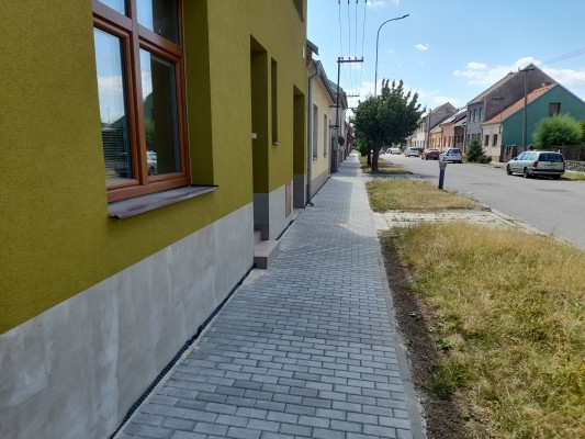 Dokončená oprava chodníku