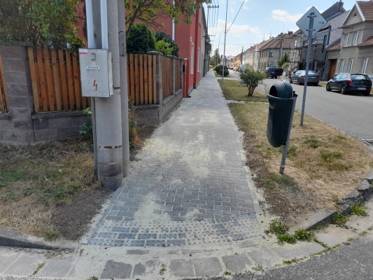Dokončená oprava chodníku