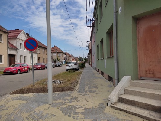 6.7. 2023 - opravená část chodníku