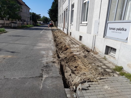 Zahájení opravy chodníku