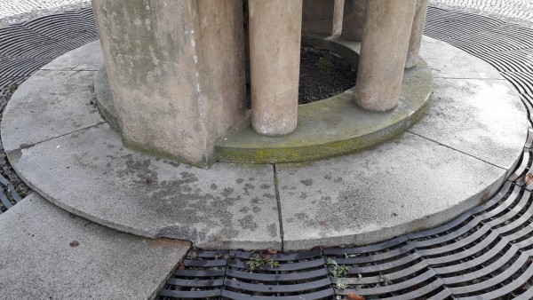 podstava památníku