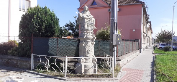 opravený celek sousoší