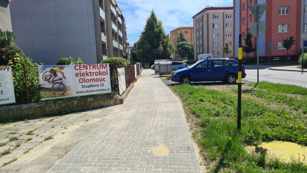 Opravený chodník na ul. Šárka