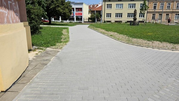 stav chodníku po opravě