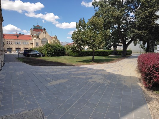 dokončení opravy chodníku - část k nám. E. Husserla